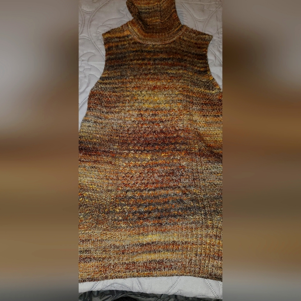 Sleeveless turtleneck sweater